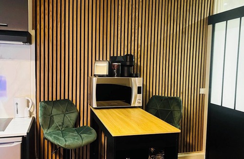 Noisy-le-Sec Apartment | Adorable Studio with WiFi in vibrant Noisy-le-Sec