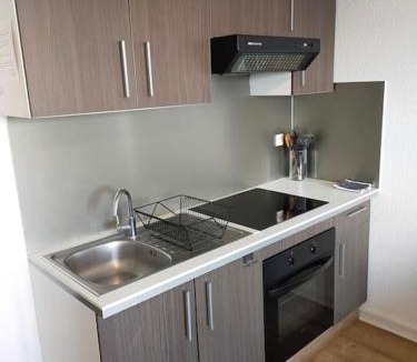 Port Apartment | Agréable Studio CALAIS PLAGE Bord de Mer, Parking