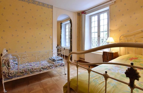 Englancourt Cottage | Alluring Cottage in Englancourt with Fenced Garden