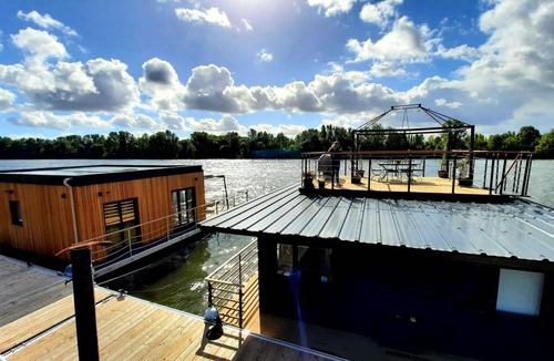 Vaux-sur-Seine Apartment | Apartment ∙ 8 guests