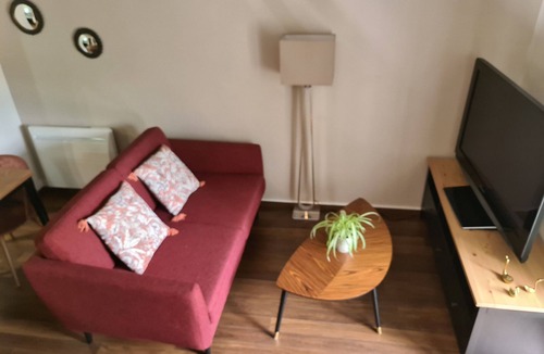 Fontainebleau Apartment | Apartment-Apartment-Ensuite with Bath-City view