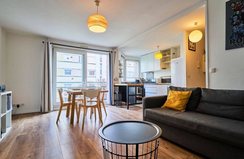 Saint-Maurice Pellevoisin Apartment | Apartment balcony/parking space near train station