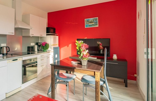Saint-Simon-de-Bordes Apartment | Apartment 'Le Clos Du Champ De L'Amour - Meschers' with Private Pool and Air Conditioning