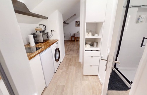 Le Mee-sur-Seine Apartment | Apartment 'Isolé Calme Bord De Seine Jardin' with Balcony and Wi-Fi