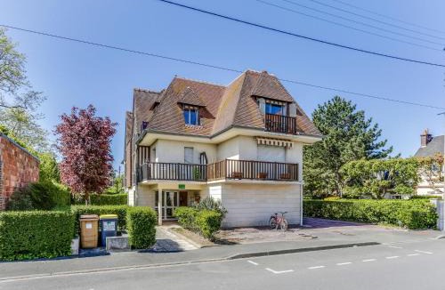 Cabourg Apartment | Apartment Le Viking by Interhome