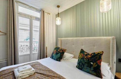 Quartier du Faubourg-Montmartre Apartment | Apartment Montmartre by Studio prestige