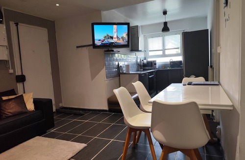 Noisy-le-Grand Apartment | Apartment near Bry-sur-Marne RER station 30 mn from Disney and Paris