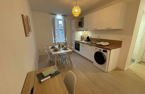 Roubaix Apartment | Apartment-Private Bathroom-Apartment