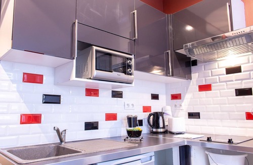 Saint-Quentin Apartment | Apartment-Standard-Ensuite-City view