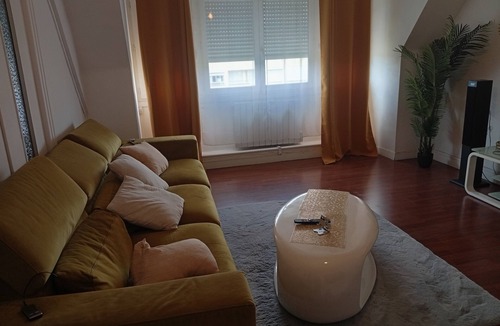 Valenciennes House | Apartment with bedroom, living room and fully equipped kitchen in the city center.
