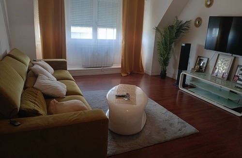 Valenciennes House | Apartment with bedroom, living room and fully equipped kitchen in the city center.