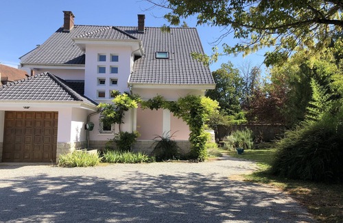 Lons-le-Saunier Apartment | App* 2/4 pers "Nature", air-conditioned with garden