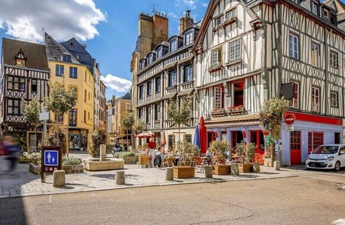 Saint-Etienne-du-Rouvray Apartment | Appartement Paisible du Fort de Vaux