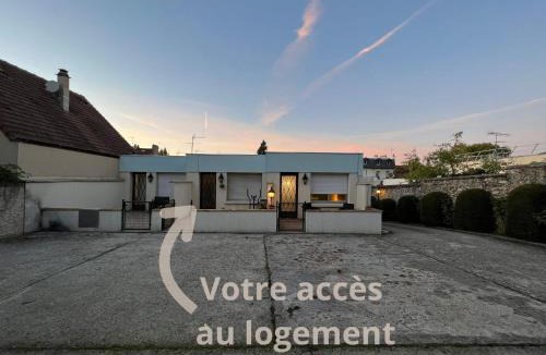 Saint-Cyr-l'Ecole Apartment | Appart'Hotel NuiteeJour Versailles Saint Cyr l'Ecole