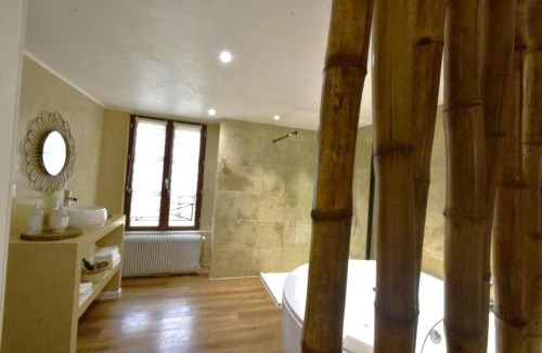 Verneuil-sur-Avre Apartment | Appartement jacuzzi privatif Love&Zen