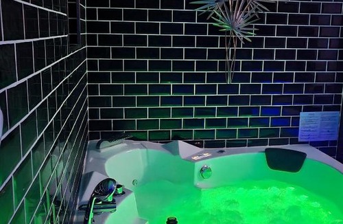 Verneuil-sur-Avre Apartment | Appartement jacuzzi Gold&Night
