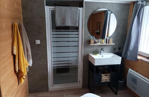 Saint-Jacques-des-Blats Apartment | Appartement Chalet, 8 personnes - L'Oustal