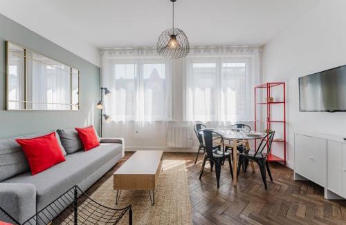 Historic Center Apartment | Appartement 2 chambres avec parking, proche métro