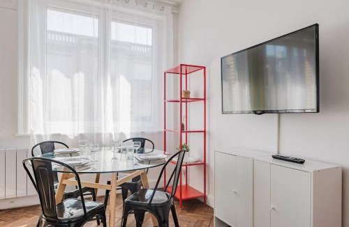 Historic Center Apartment | Appartement 2 chambres avec parking, proche métro