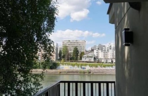 17th Arrondissement Batignolles-Monceau Apartment | Appartement 2 Chambres