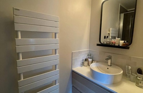 Cœur de Ville House | Appartement Avec Jardin, Exposé Plein Sud, Proche des Commerces et Transports