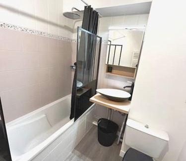Etampes Apartment | Appartement cosy avec terrasse et parking, 4 pers.