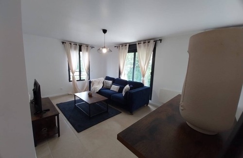 Luzarches Apartment | Appartement Cosy, Paris JO 2024, Parc Astérix, 003