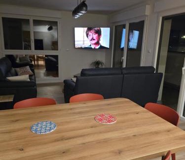 Longuenesse Apartment | Appartement cosy près de Sceneo et Auchan au dessus du fleuriste Bellafleur