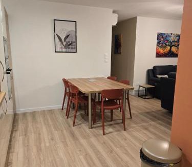 Longuenesse Apartment | Appartement cosy près de Sceneo et Auchan au dessus du fleuriste Bellafleur