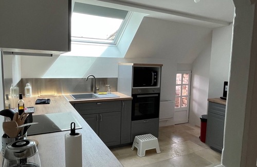 Givry Apartment | Appartement de Charme et Spacieux, Équipé de la Climatisation et D'un Sauna