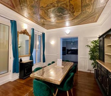 Fontainebleau Apartment | Appartement de luxe avec fresque, hyper centre et parking sûre