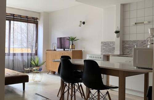 Ruoms Apartment | Appartement F5 Avec Piscine 10 min à Pied de la Rivière et 5 min du Centre