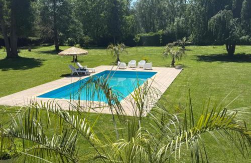 Isles-les-Villenoy Apartment | Appartement familial au bord de la Marne, jardin tropical , piscine, tennis, terrasse, parking gratuit proche Disneyland