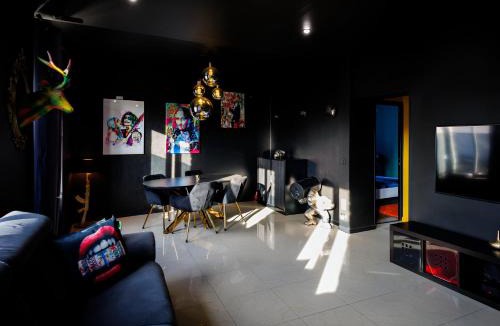 La Chapelle-en-Serval Apartment | Appartement POP ART - Asterix,CDG,Chantilly,Disney