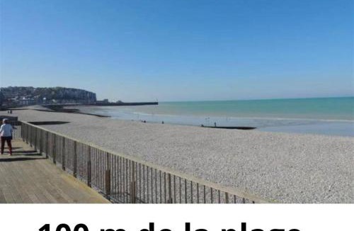 Mers-les-Bains Apartment | Appartement La Vue Mers avec vue panoramique et balcon, 100 m plage, vélos fournis LOCATION CAPRICIOSA, petit dejeuner en option