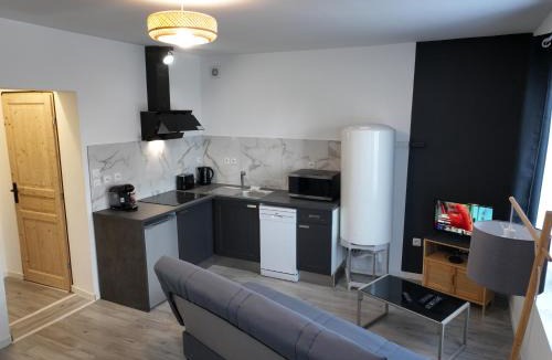 Valenciennes Apartment | Appartement lumineux de ville avec 2 places de parking privées intérieur