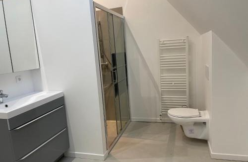 Fontaine-Chaalis Apartment | APPARTEMENT MODERNE DANS FERME DU 13éme SIECLE