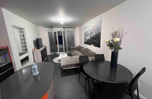 Aulnay-sous-Bois Apartment | Appartement proche Paris, C DG, Disney, Parking.