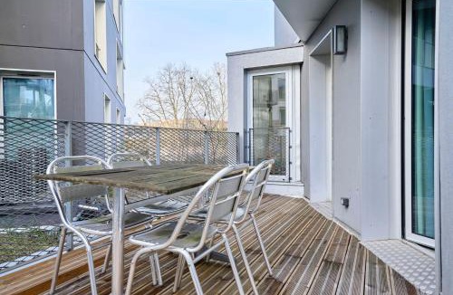 Lille-Moulins Apartment | Appartement proche métro & 2 balcons + parking