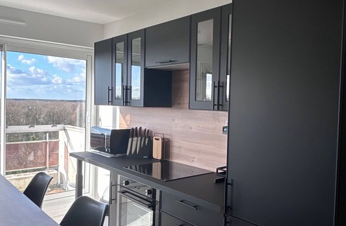 Maurepas Apartment | Appartement T2 48m2 en Résidence Privée Avec Magnifique vue sur la Forêt