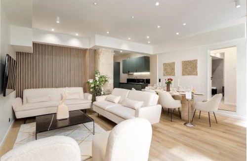 Champs-Elysees Apartment | APT 10P 160m2 WITH TERACe