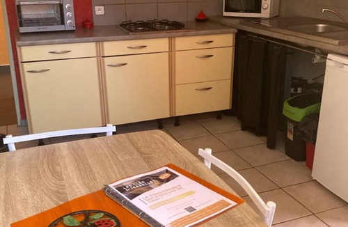Compreignac Apartment | Apt Indépendant Mauve /terrasse /parking/5 km des Activités du lac de ST Pardoux