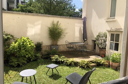 Neuilly-sur-Seine Apartment | Apt with terrace Near Paris