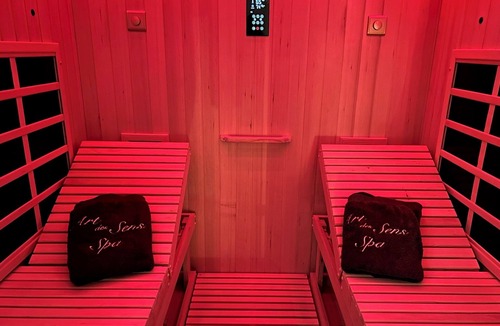 Brequerecque Apartment | Art des sens - private jacuzzi and infrared sauna studio