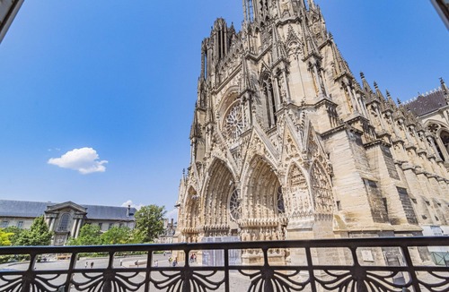 Reims City Centre Apartment | At the foot of the Cathedral vuemagique