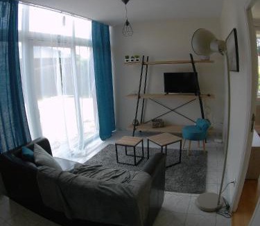 Parvillers-le-Quesnoy Apartment | Au bonheur des Anes - Gîte Idylle