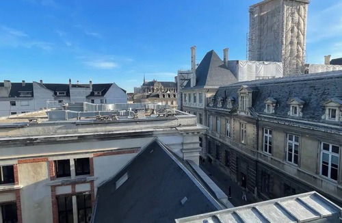 Centre Erlon Apartment | Au Coeur du Champagne, Découvrez un Logement Spacieux et Lumineux !