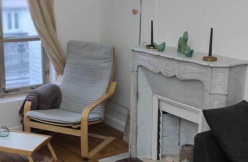 Aubervilliers Apartment | Au Pieds de Métro Retro Paris Style