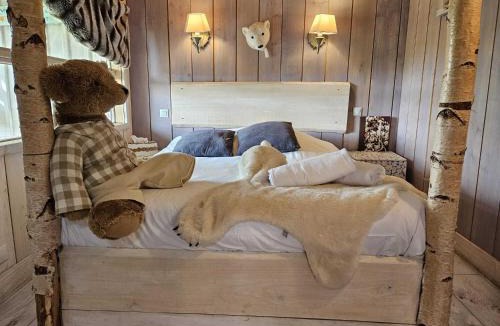 Essuiles House | Au Refuge Des 3 Ours - Chambres d'hôtes et cabanes