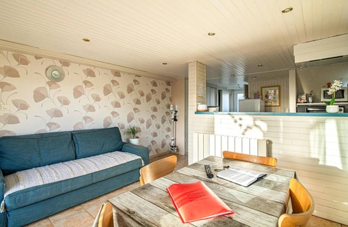 Criquetot-lʼEsneval House | Awesome home in Criquetot-l'Esneval